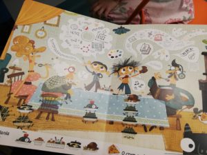 Dzisiaj na zajęciach dzieci poznały "Melę i Kostka, czyli zwykły dzień niezwykłych bliźniaków" - pięknie ilustrowana książkę od wydawnictwa Kapitan Nauka.