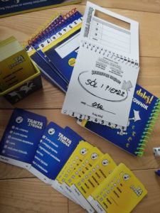 Recenzja: "Podaj dalej!"