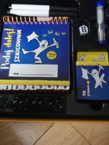 Recenzja: "Podaj dalej!"