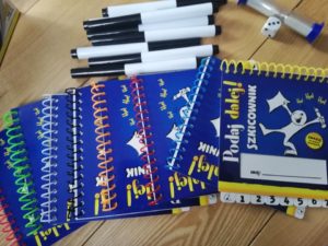 Recenzja: "Podaj dalej!"